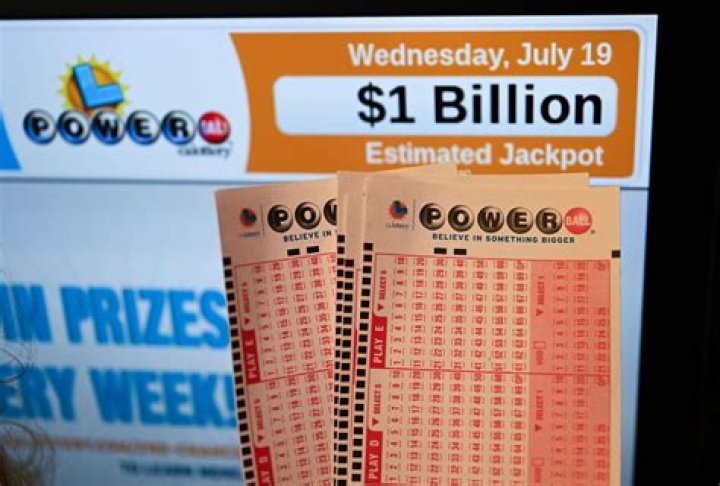 Lottery Ticket Guide (How it Works & Should You Buy One)