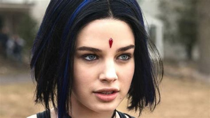 Why Titans Changed Raven’s Origin Story